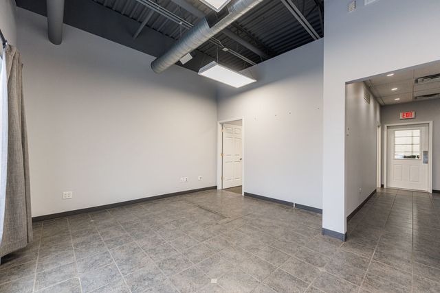 30W260 Butterfield Road 206, Warrenville, IL 60555