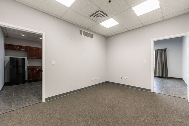 30W260 Butterfield Road 206, Warrenville, IL 60555