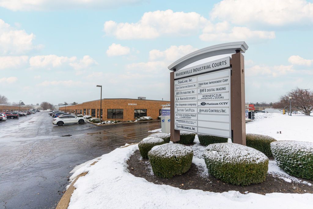 30W260 Butterfield Road 206, Warrenville, IL 60555