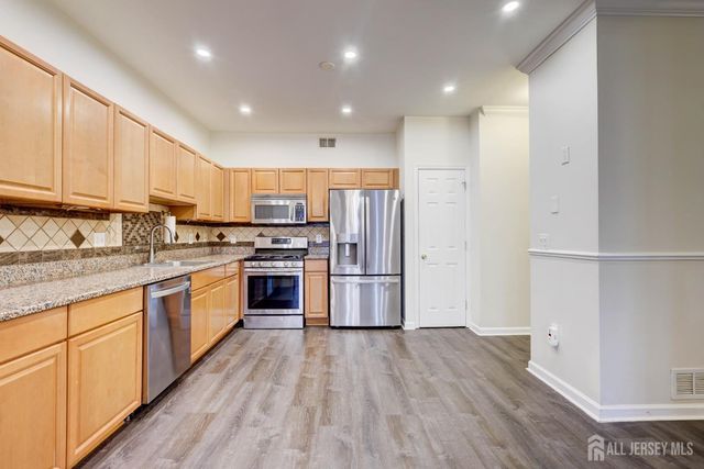 100 Forest Drive, Piscataway, NJ 08854