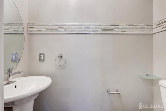 100 Forest Drive, Piscataway, NJ 08854