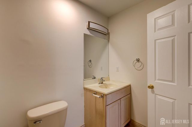 100 Forest Drive, Piscataway, NJ 08854