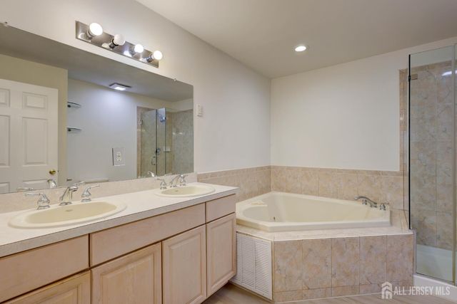 100 Forest Drive, Piscataway, NJ 08854