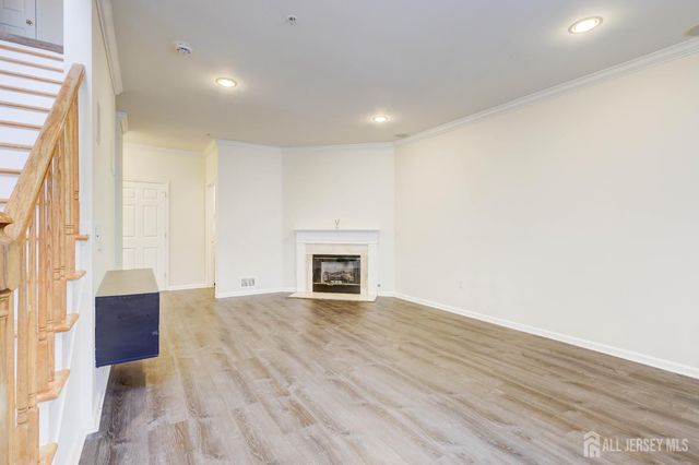 100 Forest Drive, Piscataway, NJ 08854