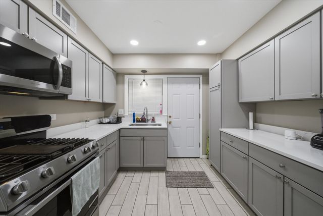 3172 W Meadow Lane Drive 26, Merrionette Park, IL 60803