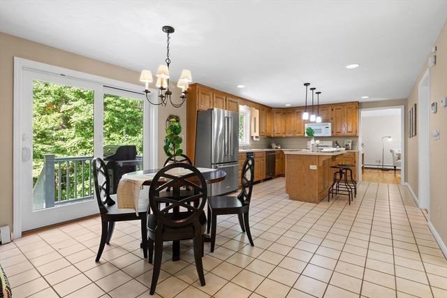 8 Caitlin Ln, Topsfield, MA 01983