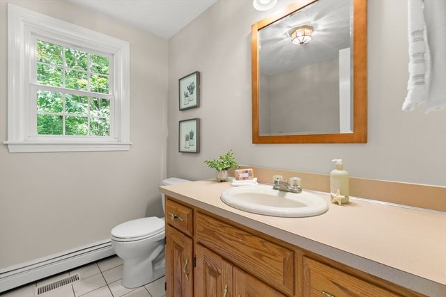 8 Caitlin Ln, Topsfield, MA 01983