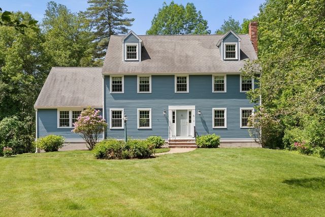 8 Caitlin Ln, Topsfield, MA 01983