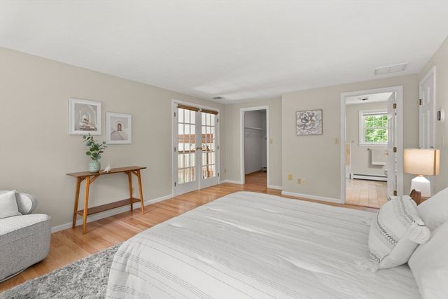 8 Caitlin Ln, Topsfield, MA 01983