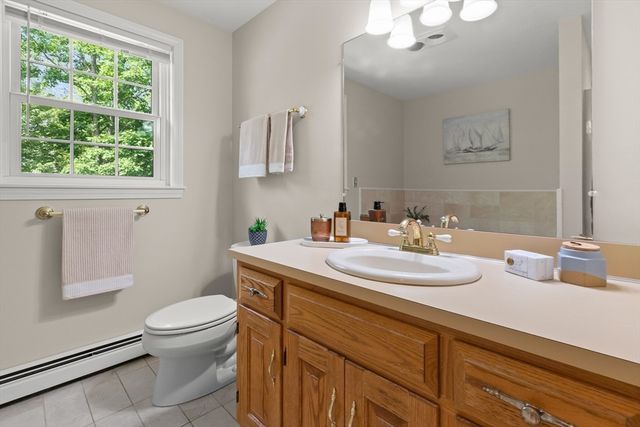 8 Caitlin Ln, Topsfield, MA 01983
