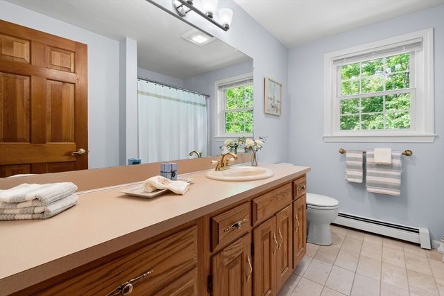 8 Caitlin Ln, Topsfield, MA 01983