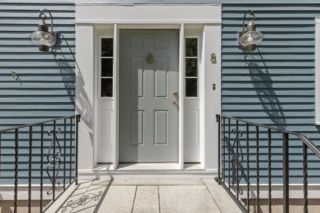 8 Caitlin Ln, Topsfield, MA 01983