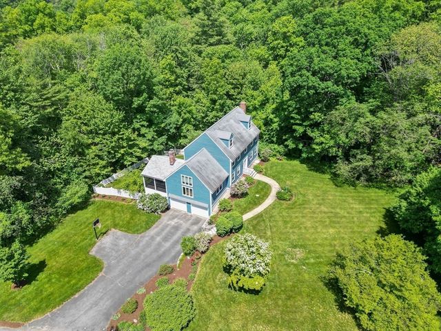 8 Caitlin Ln, Topsfield, MA 01983