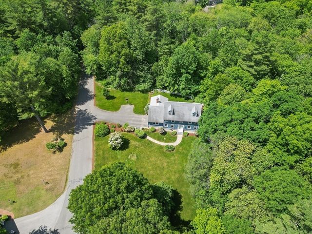 8 Caitlin Ln, Topsfield, MA 01983