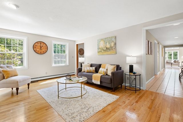 8 Caitlin Ln, Topsfield, MA 01983