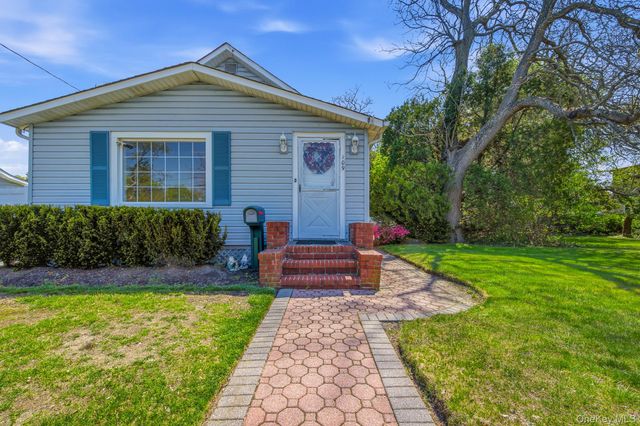 109 Grove Avenue, Patchogue, NY 11772