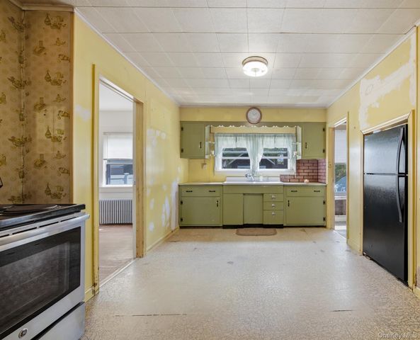 109 Grove Avenue, Patchogue, NY 11772