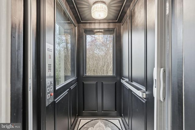 904 MACKALL AVE, Mclean, VA 22101