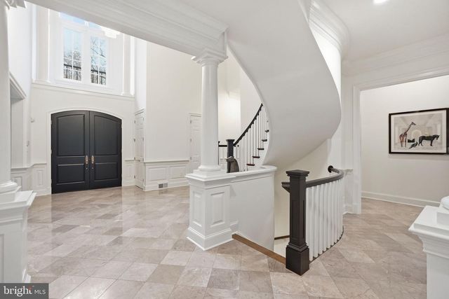 904 MACKALL AVE, Mclean, VA 22101