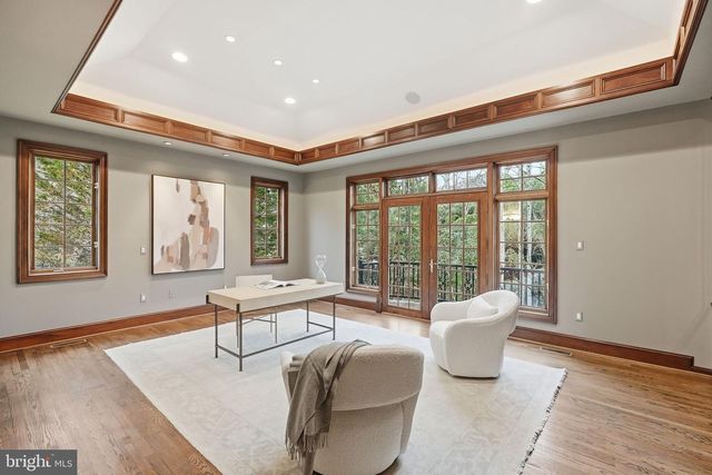 904 MACKALL AVE, Mclean, VA 22101