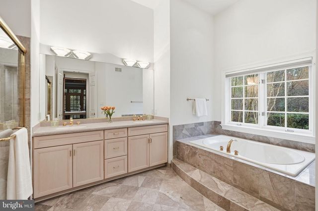 904 MACKALL AVE, Mclean, VA 22101