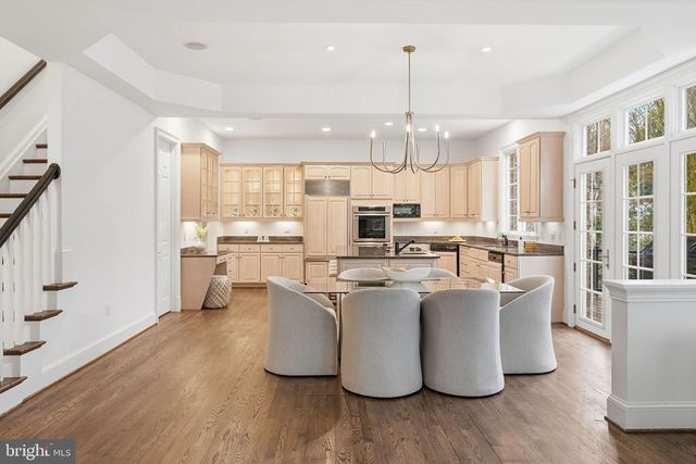 904 MACKALL AVE, Mclean, VA 22101