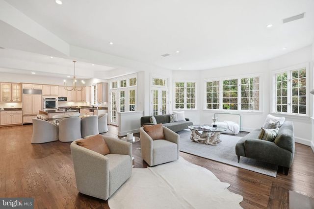 904 MACKALL AVE, Mclean, VA 22101