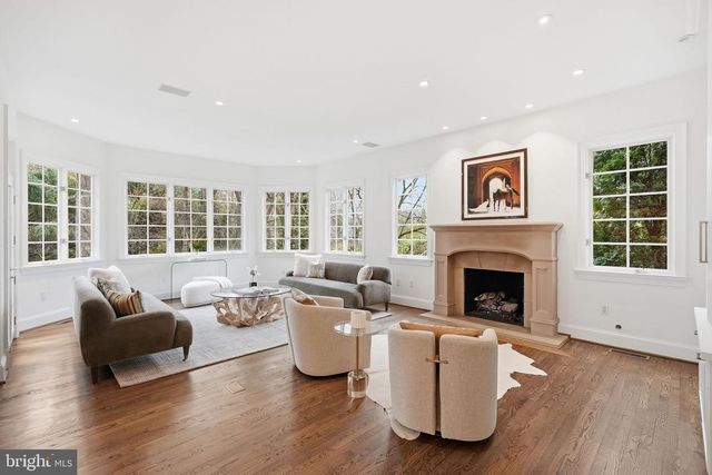 904 MACKALL AVE, Mclean, VA 22101