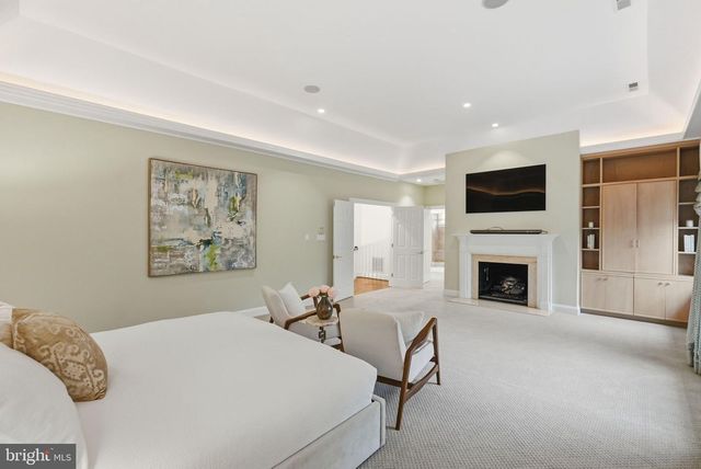 904 MACKALL AVE, Mclean, VA 22101