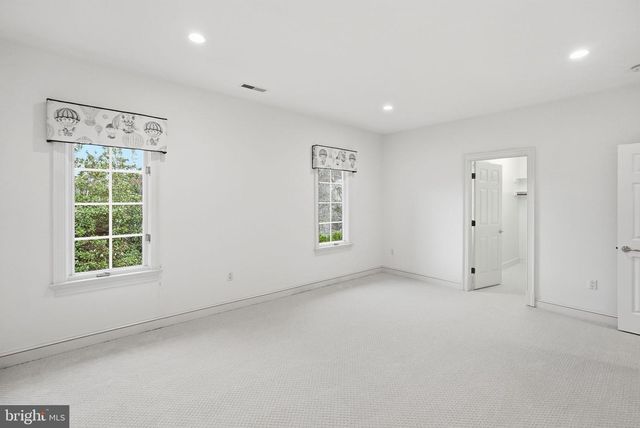 904 MACKALL AVE, Mclean, VA 22101