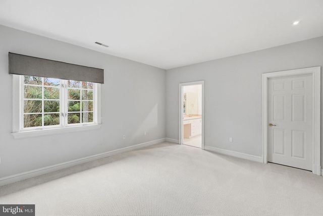 904 MACKALL AVE, Mclean, VA 22101