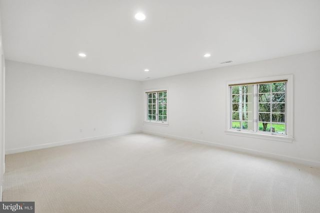 904 MACKALL AVE, Mclean, VA 22101