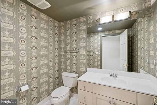 904 MACKALL AVE, Mclean, VA 22101