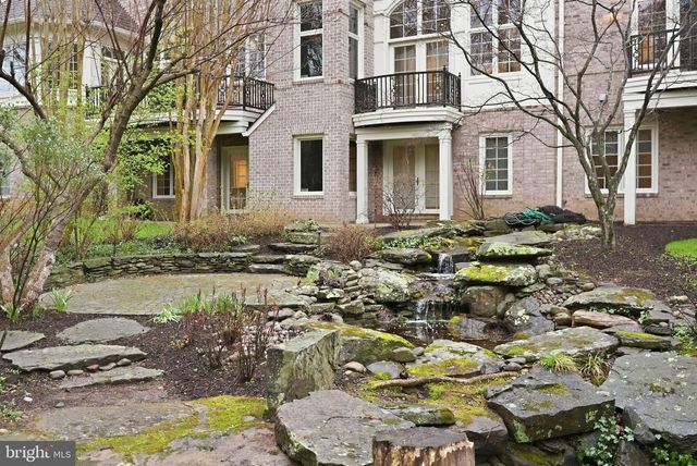 904 MACKALL AVE, Mclean, VA 22101