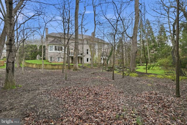 904 MACKALL AVE, Mclean, VA 22101