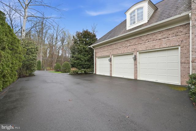 904 MACKALL AVE, Mclean, VA 22101