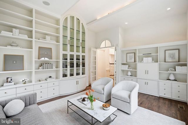 904 MACKALL AVE, Mclean, VA 22101