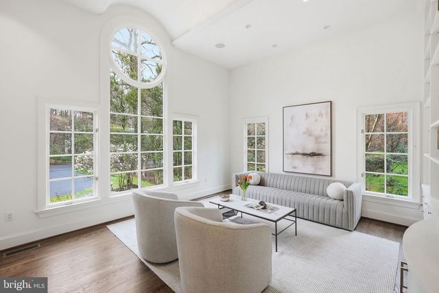 904 MACKALL AVE, Mclean, VA 22101