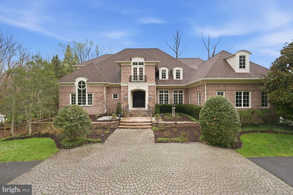 904 MACKALL AVE, Mclean, VA 22101