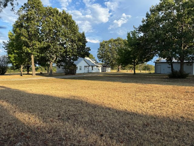 23211 Farm Road 2050, Aurora, MO 65605