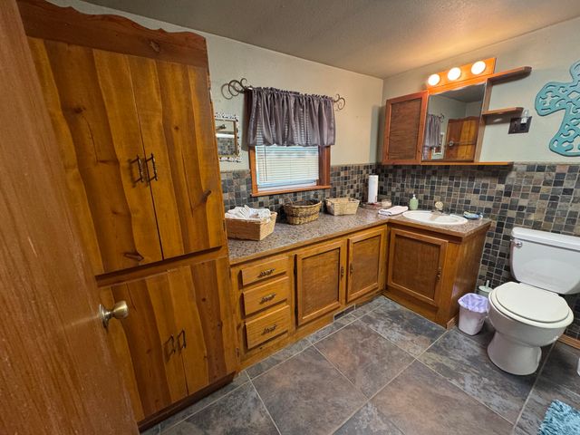 23211 Farm Road 2050, Aurora, MO 65605