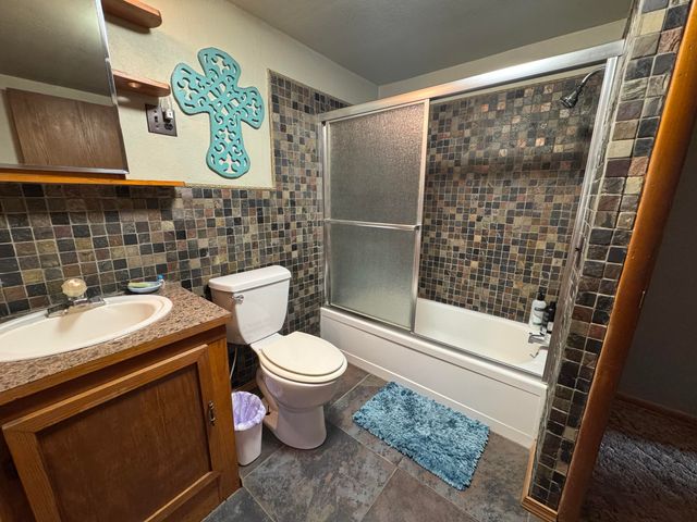 23211 Farm Road 2050, Aurora, MO 65605