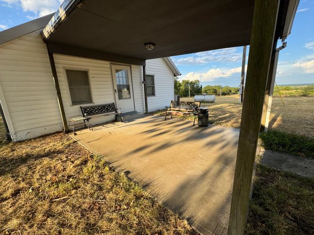 23211 Farm Road 2050, Aurora, MO 65605