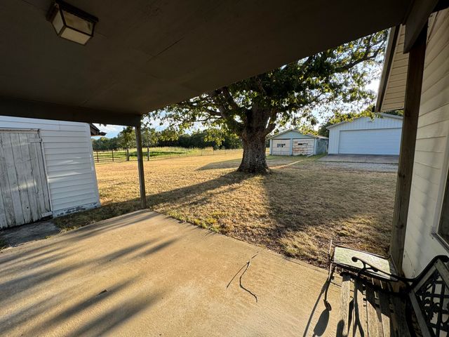 23211 Farm Road 2050, Aurora, MO 65605