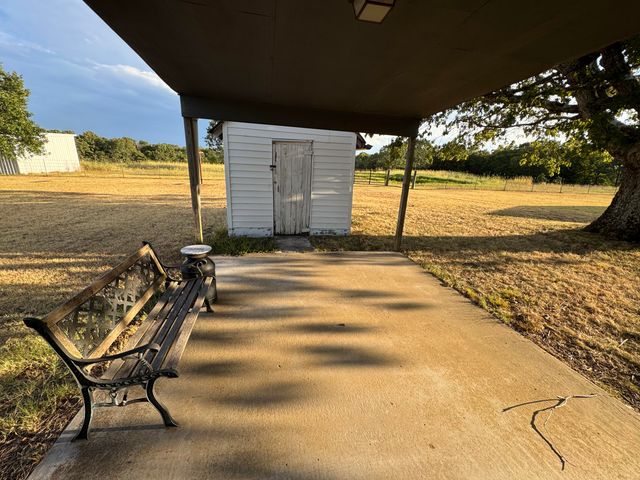 23211 Farm Road 2050, Aurora, MO 65605