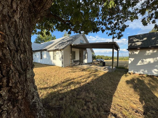 23211 Farm Road 2050, Aurora, MO 65605