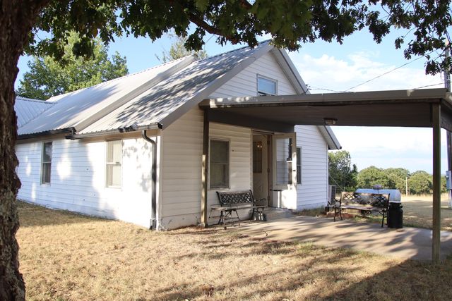 23211 Farm Road 2050, Aurora, MO 65605