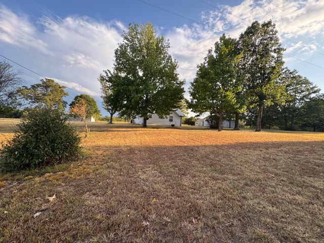 23211 Farm Road 2050, Aurora, MO 65605