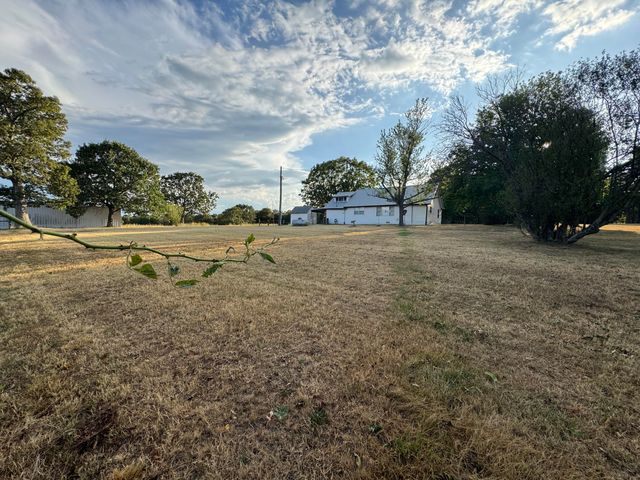 23211 Farm Road 2050, Aurora, MO 65605