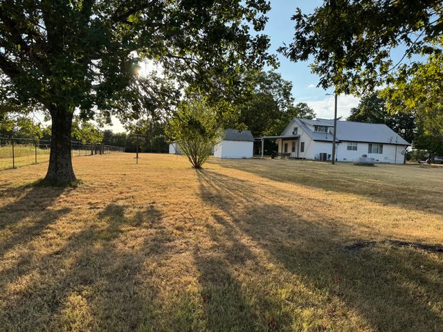 23211 Farm Road 2050, Aurora, MO 65605